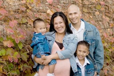 Pregnant mom with family